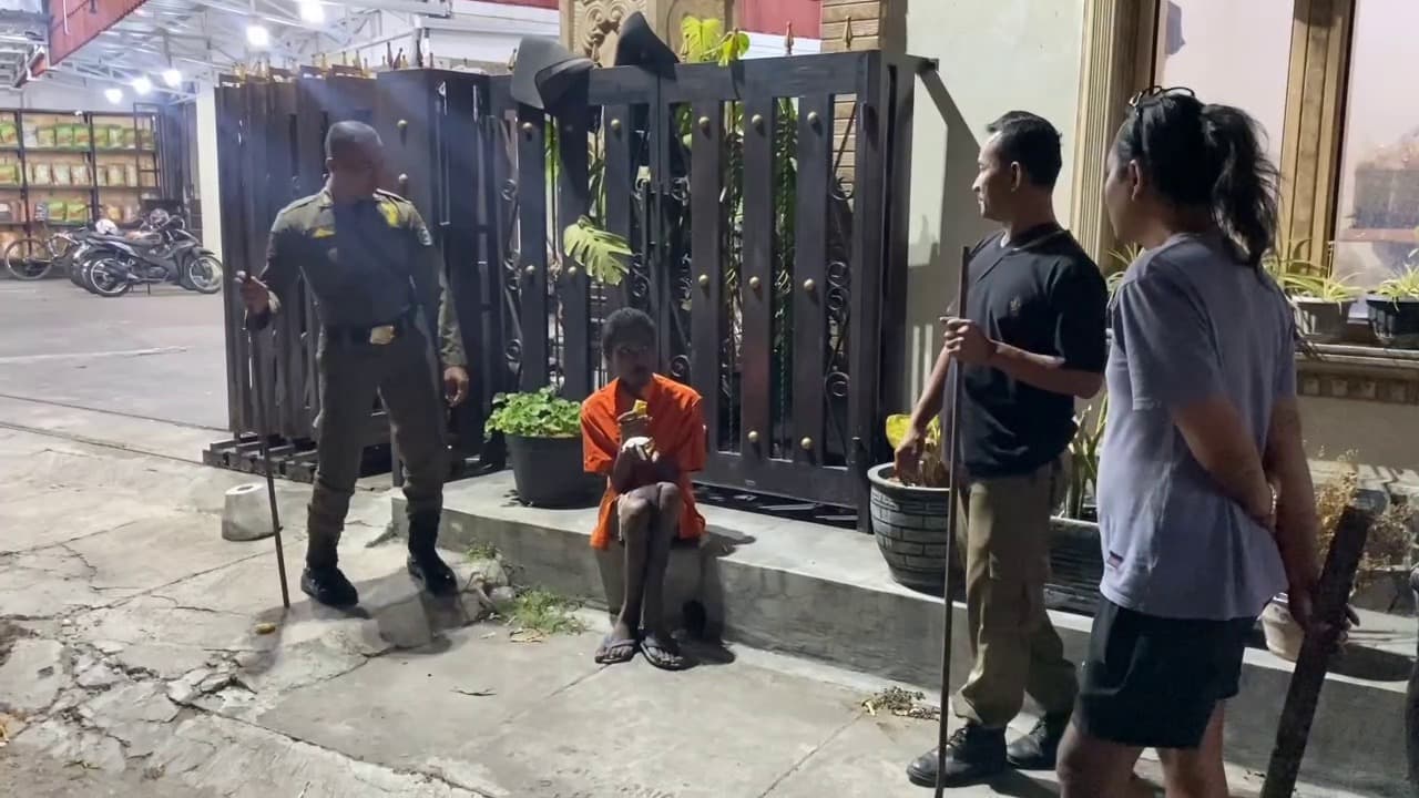 Diduga ODGJ, Pria Mengamuk Bawa Golok dan Serang Warga di Ponorogo