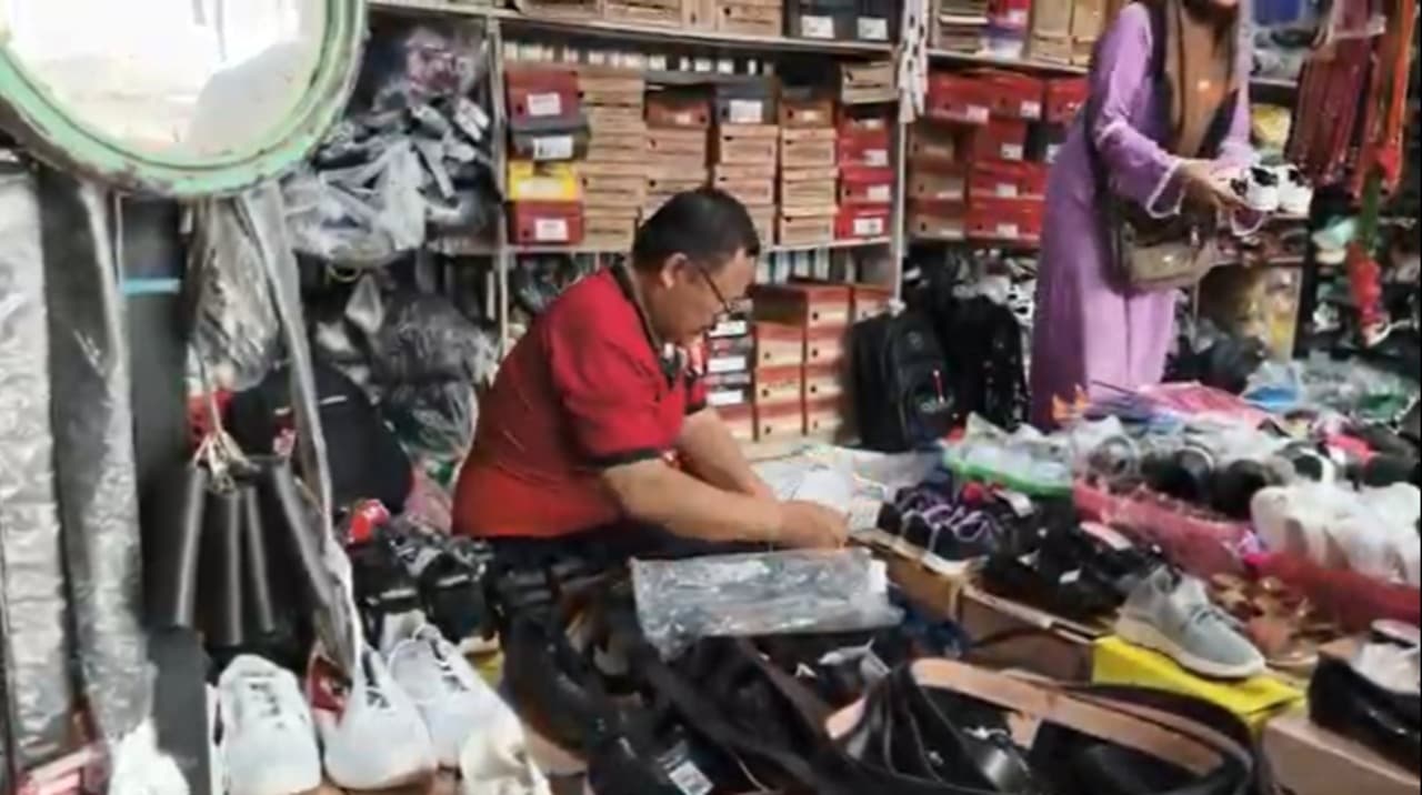 Jelang Tahun Ajaran Baru, Pedagang Perlengkapan Sekolah di Pasar Parang Mengeluh Sepi Pembeli