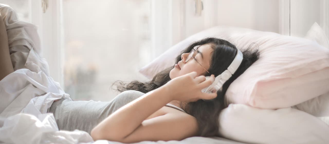 Tren Audio 24/7: Intip 5 Bahaya Tersembunyi "Ear Fatigue" yang Mengintai Masyarakat Urban