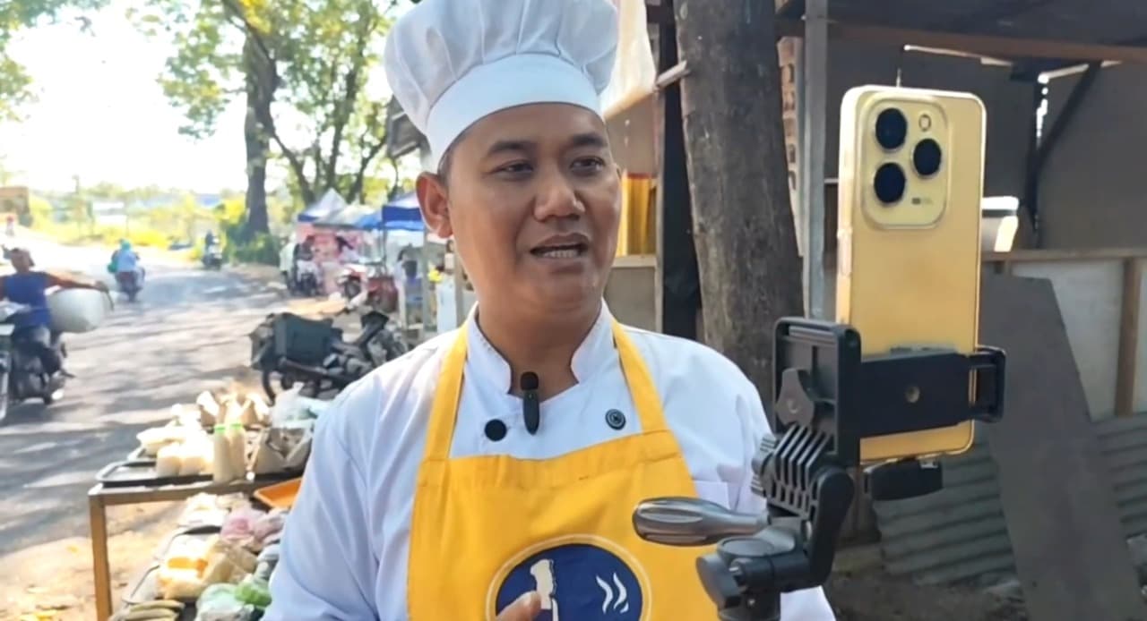 Kisah Hariyanto, Penjual Aneka Kue di Sidoarjo yang Viral Live TikTok Pakai Baju Chef, Omzetnya Melejit 2 Kali Lipat