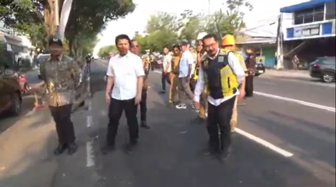 Pantau Pemeliharaan Jalan di Ngawi, Emil Dardak Sebut 250 Km Jalan Alih Status ke Provinsi