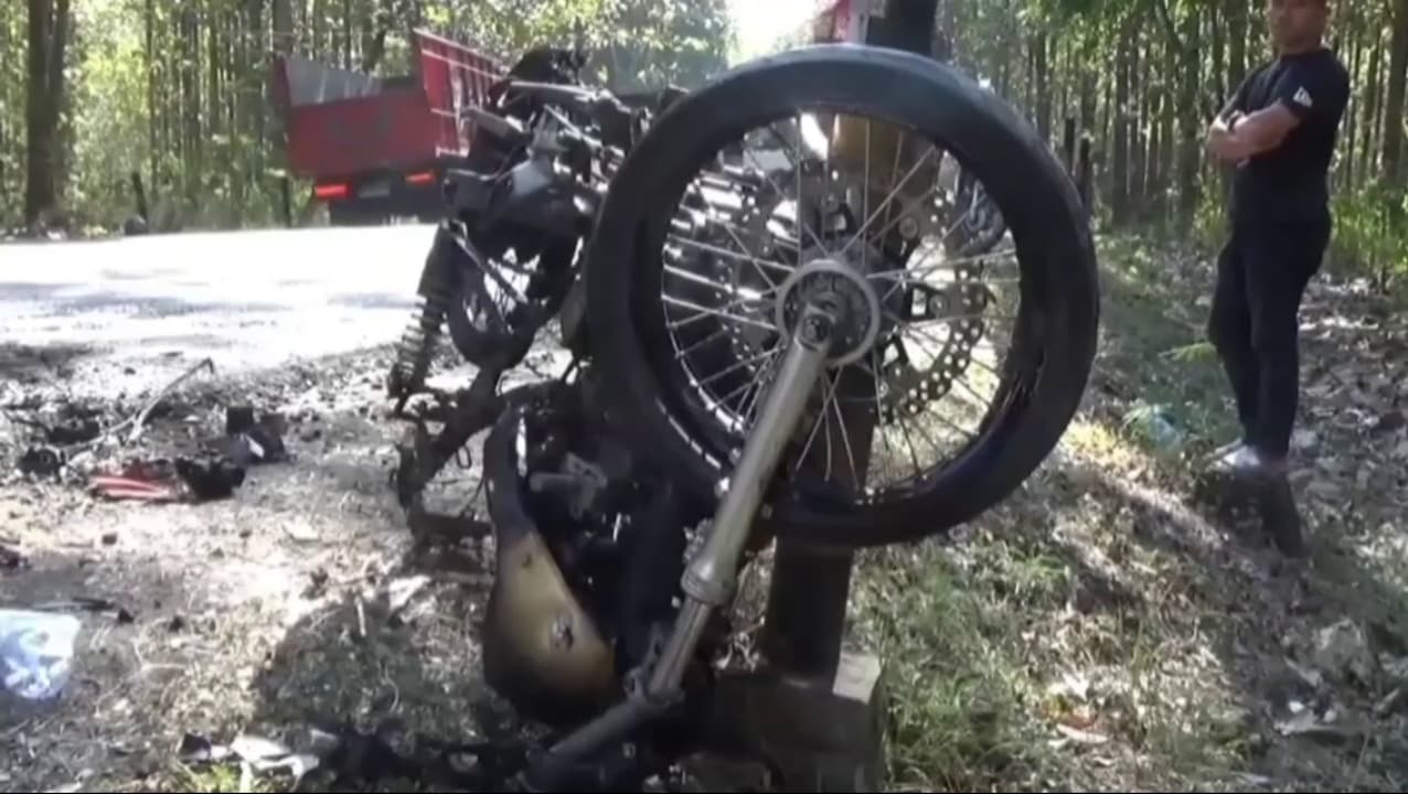 Truk Tabrak Sepeda Motor hingga Terbakar di Ngawi, Pengendara Tewas di Tempat