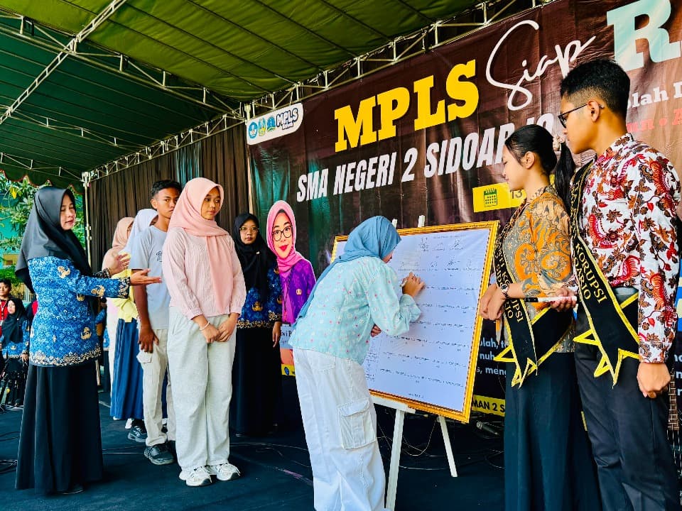 Pelajar, Guru, Komite di SMAN 2 Sidoarjo Tutup MPLS 2026 dengan Deklarasi Pakta Integritas