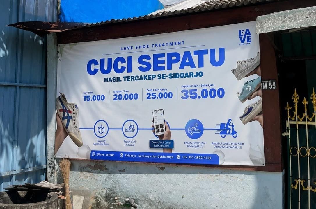 Modal Uang THR, Mahasiswa UPN Jatim Sukses Bangun Bisnis Cuci Sepatu 'Lave Shoe Treatment'