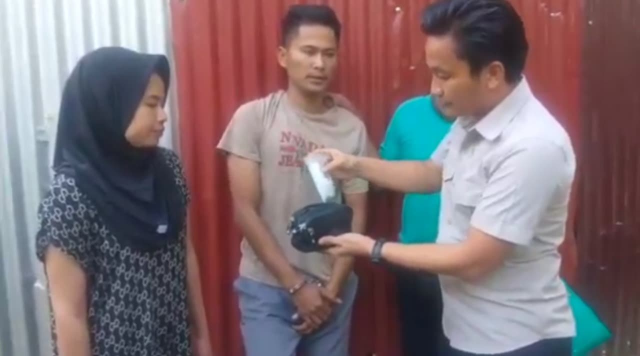 Asyik Beri Makan Kambing, Pengedar Sabu di Bangkalan Kocar-kacir Digerebek Polisi