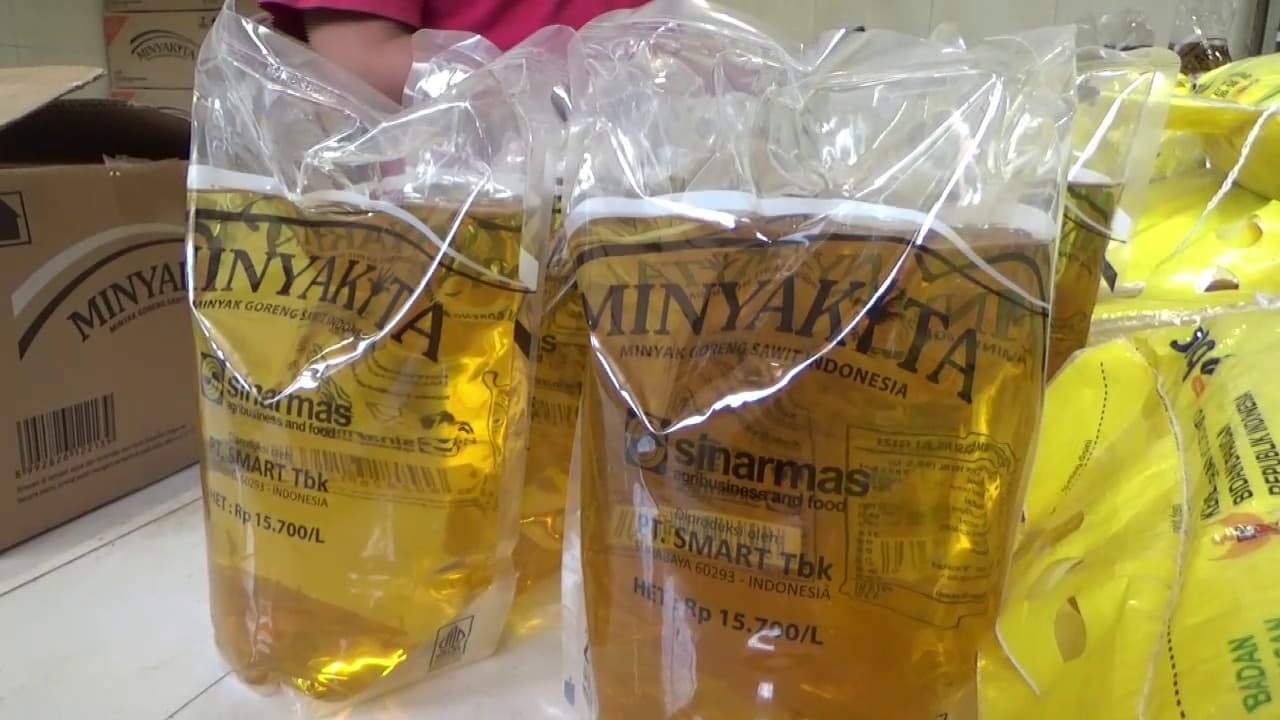 Bulog Salurkan 3.600 Liter MinyaKita ke Dua Pasar Tradisional di Ngawi Setiap Pekan