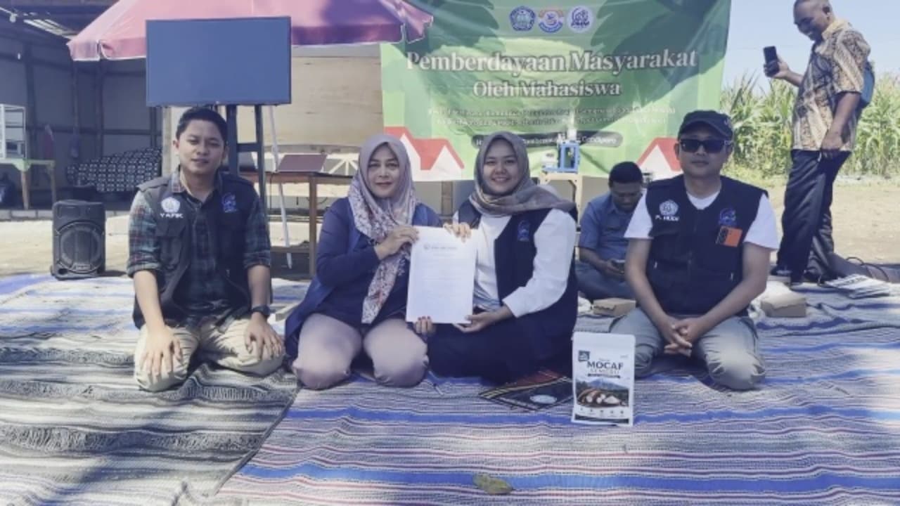 ITB Widya Gama Bangkitkan Ekonomi Penyintas Semeru