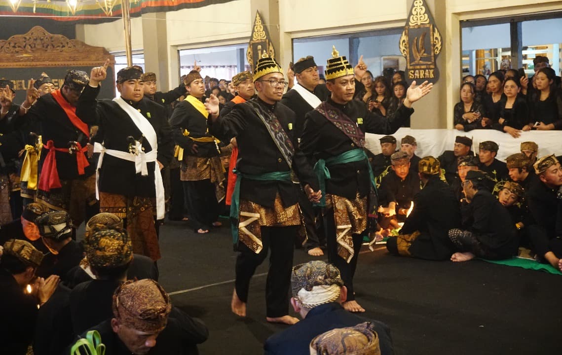 Suku Tengger Rayakan Hari Raya Karo 1948 Saka, Tari Sodoran Simbol Terciptanya Langit dan Bumi