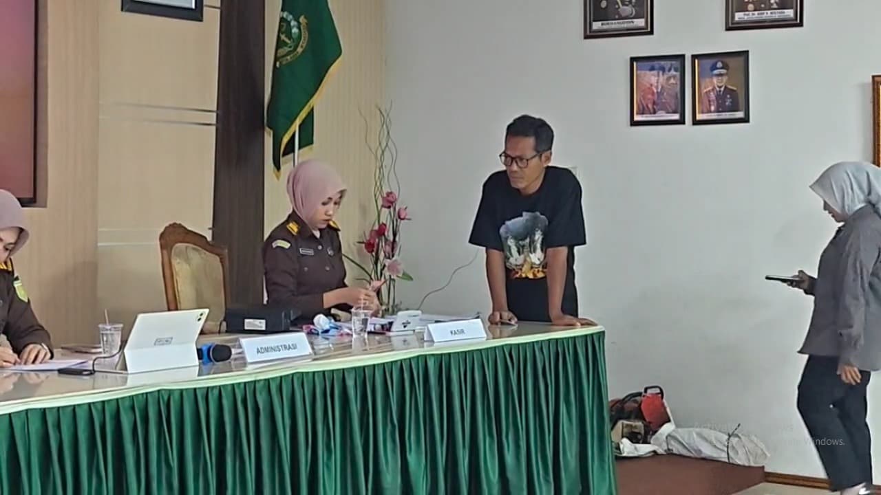 Kejari Ponorogo Lelang Puluhan Barang Rampasan Negara, Hasil Penjualan Capai Rp77 Juta