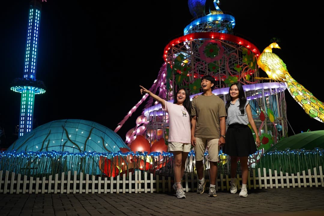Judul : Lampion Milenial Glow Garden Jatim Park 3, Suguhkan Sensasi Berjalan di Taman Sejuta Cahaya