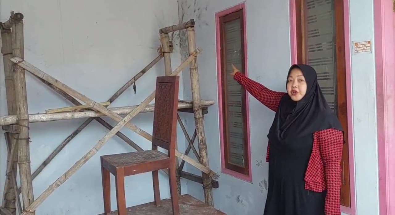 Rumah Warga di Probolinggo Dilempar Bondet Saat Tidur, Berharap Kapolri Tangkap Pelaku
