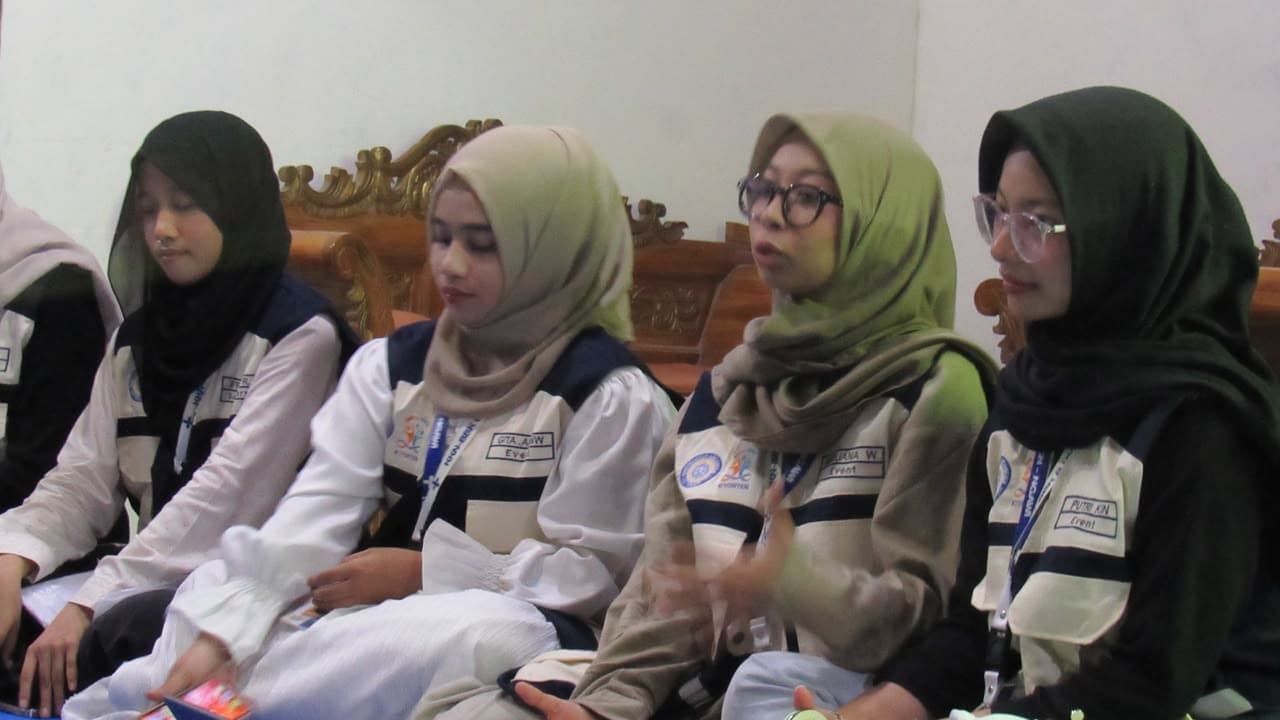 Pemanfaatan Limbah Melalui JELITA, KKN-BBK 8 UNAIR Buka Peluang Warga Desa Kiyonten