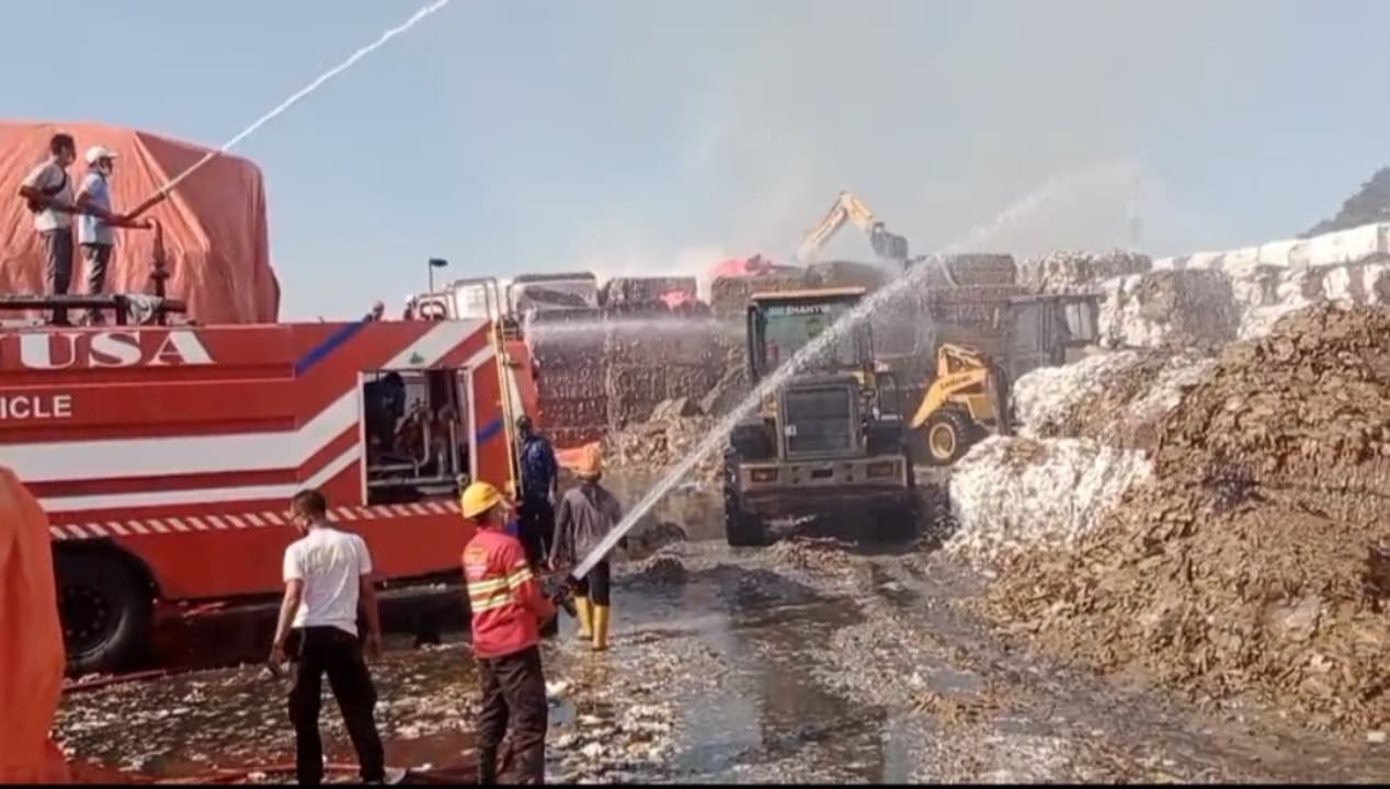 Pabrik Tisu PT SPS di Mojokerto Terbakar, Diduga Akibat Pembakaran Lahan Tebu