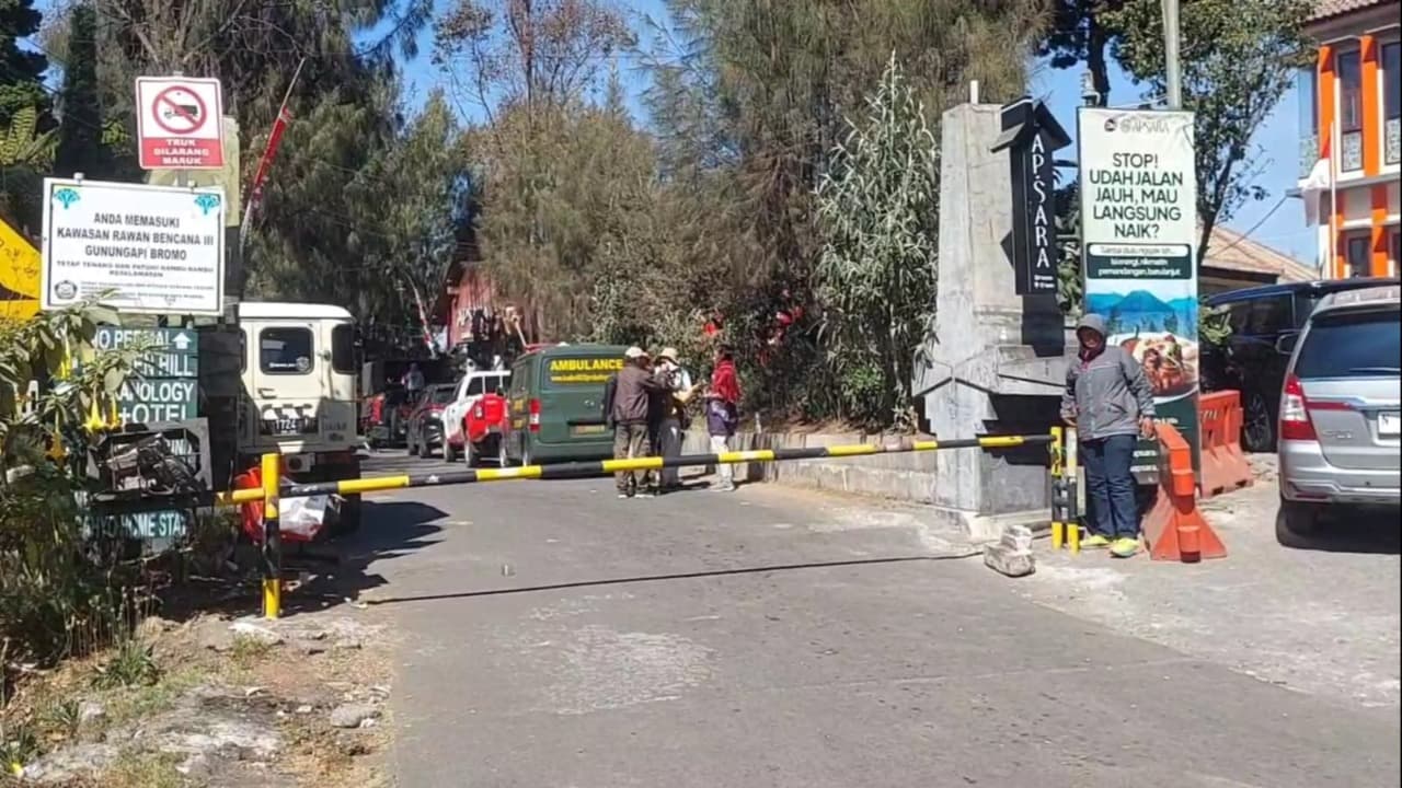 Bromo Masih Terbakar, 4 Pintu Masuk Ditutup Hingga Batas Waktu Belum Ditentukan