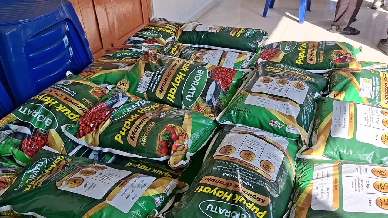 1.273 Petani Terima Bantuan 78,8 Ton Pupuk Non-Subsidi