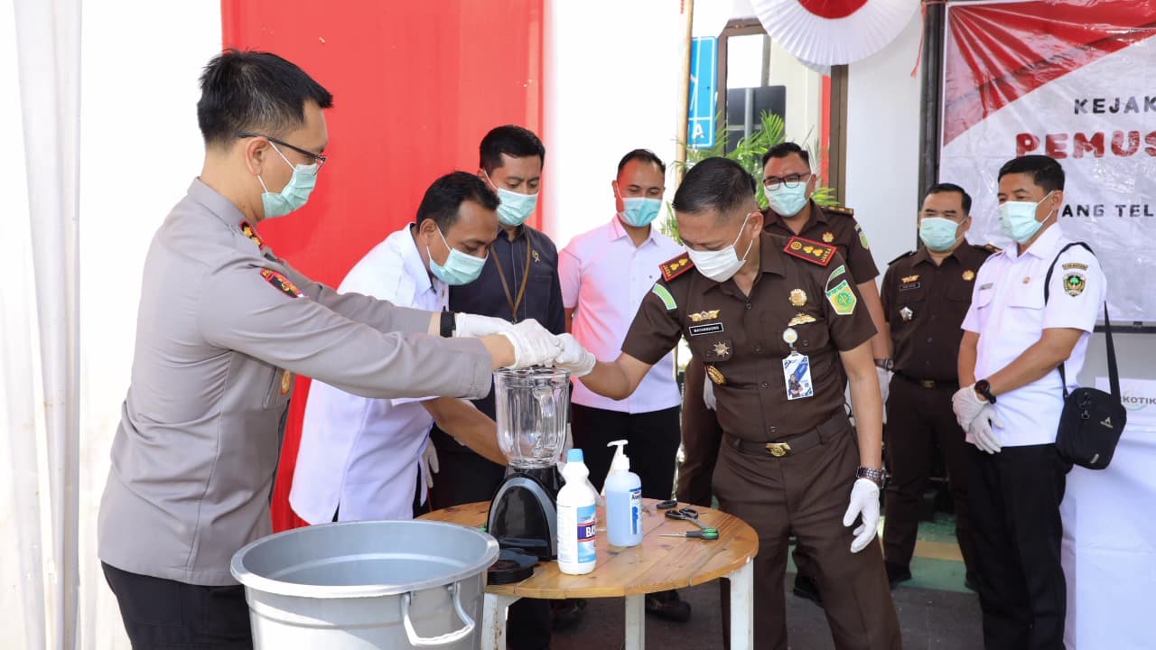 Kejari Kabupaten Madiun Musnahkan Barang Bukti dari 31 Perkara Inkrah