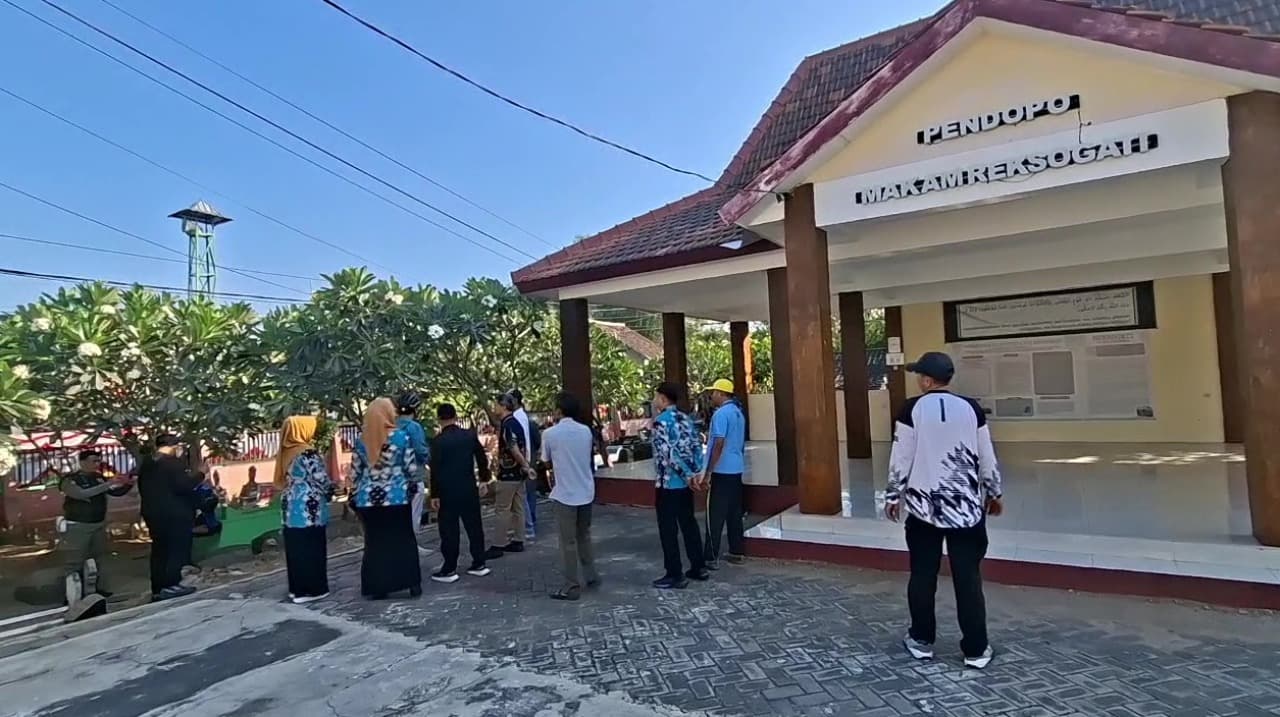 Telusuri Jejak Sejarah, Plt Wali Kota Temukan Genta di Petilasan Reksogati