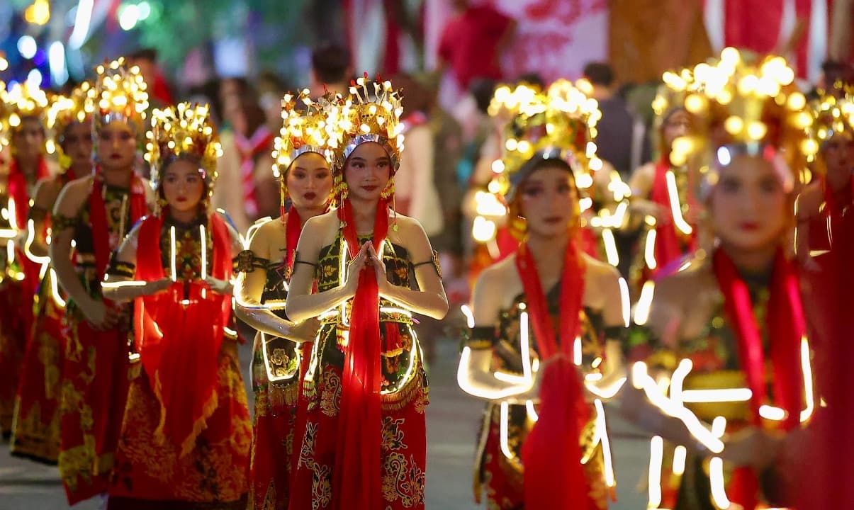 Pawai Lampion Hiasi Malam Banyuwangi