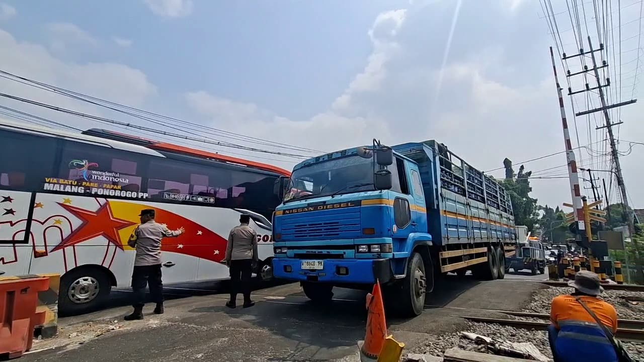Truk Muatan Galon Mogok di JPL 136, Empat KA Terlambat hingga 155 Menit