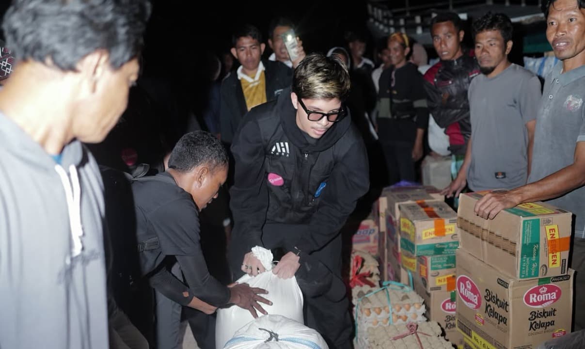 Atta Halilintar Hadir Sapa Anak-Anak Korban Bencana Gempa Bumi di NTT