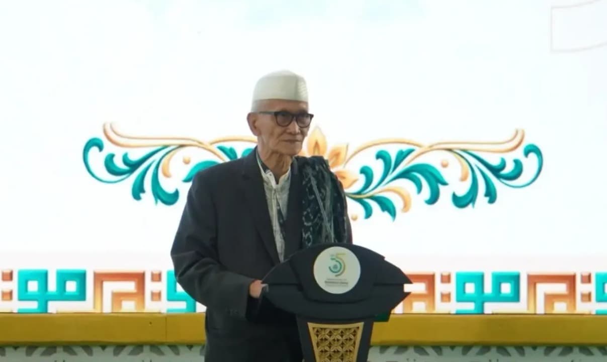 KH Miftachul Akhyar, Obor Tradisi di Abad Kedua NU