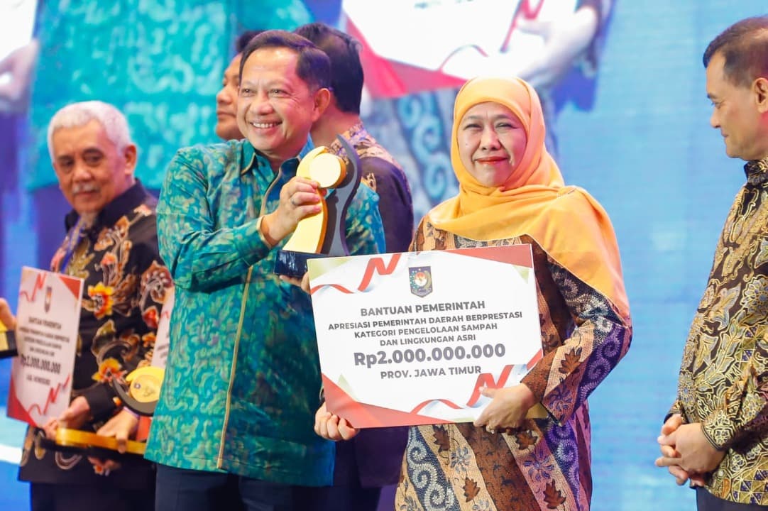 Jatim Dinobatkan Provinsi Terbaik I Pengolahan Sampah dan Lingkungan Asri