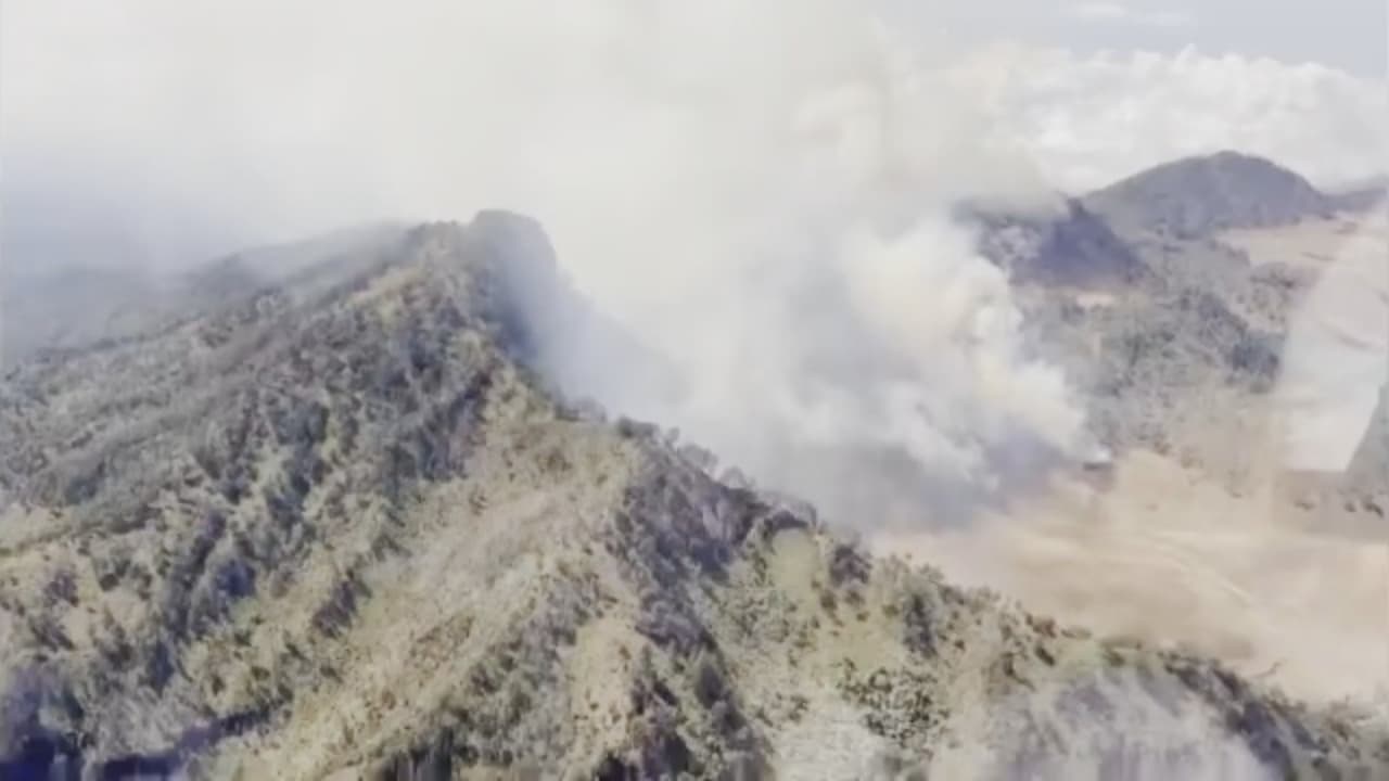 Kebakaran Hutan Semeru Belum Terkendali