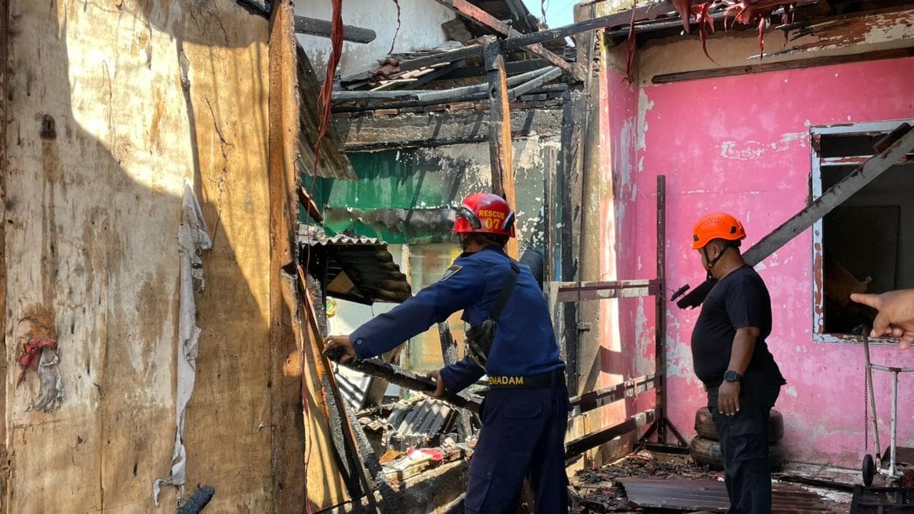 Rumah Kontrakan di Banyuwangi, Nyaris di Lalap Api, Motor Ikut Terbakar