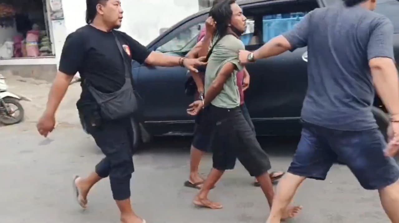 Asyik Karaoke, Residivis Begal di Lumajang Diringkus Polisi dan Ditembak Kakinya
