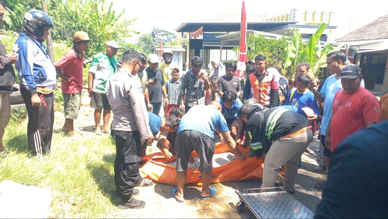 Tak Melihat Kereta Datang, Pemotor Tewas Tertabrak KA Tawang Alun di Kota Probolinggo