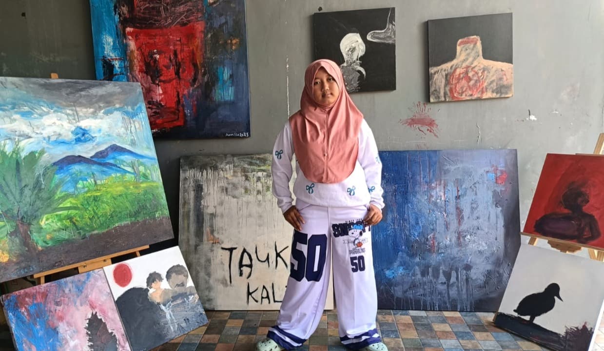 Usia 11 Tahun, Pelukis Cilik Asal Gresik Gelar Pameran Tunggal Perdana di Surabaya