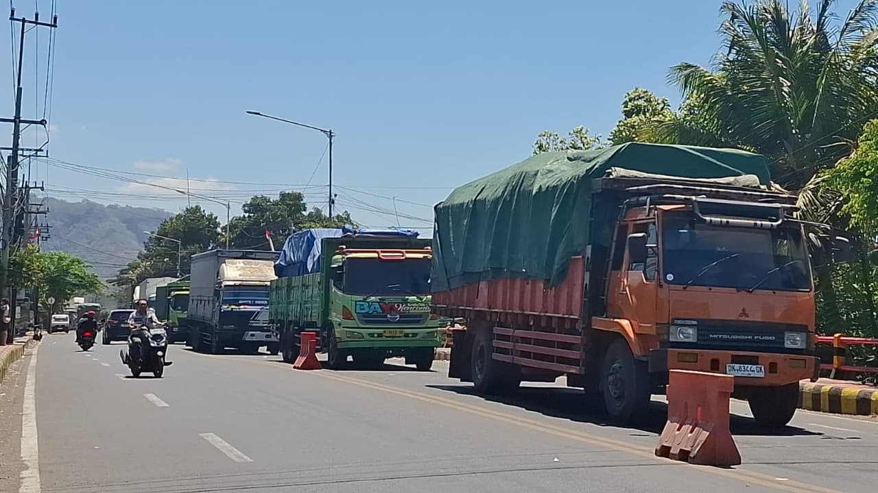 ASDP: Peningkatan Truk Logistik dan Dermaga Picu Antrean di Ketapang