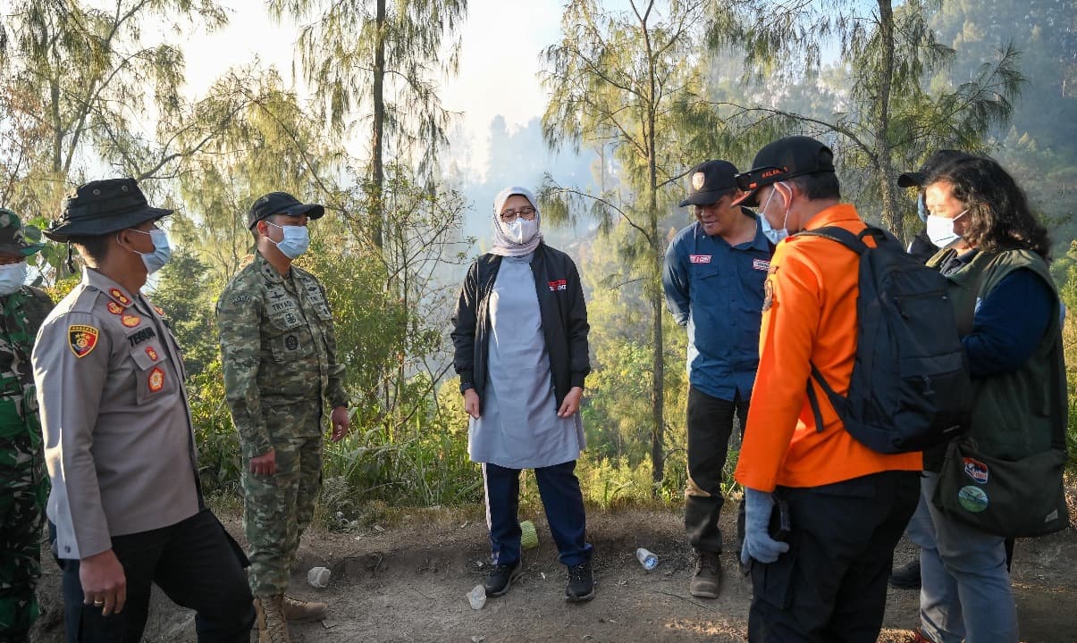 Bupati Ipuk Tetapkan Tanggap Darurat Bencana Karhutla Kawah Ijen
