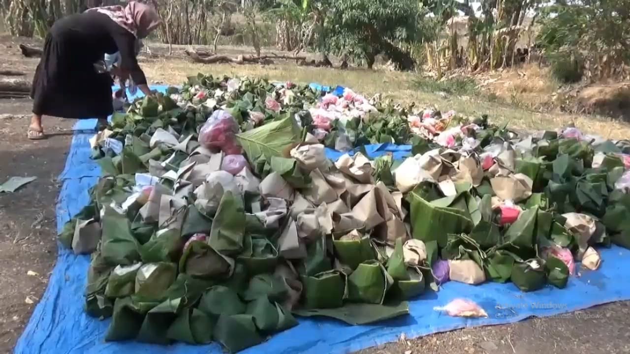 Tradisi Sedekah Bumi dengan Perang Nasi di Pelang Lor Ngawi
