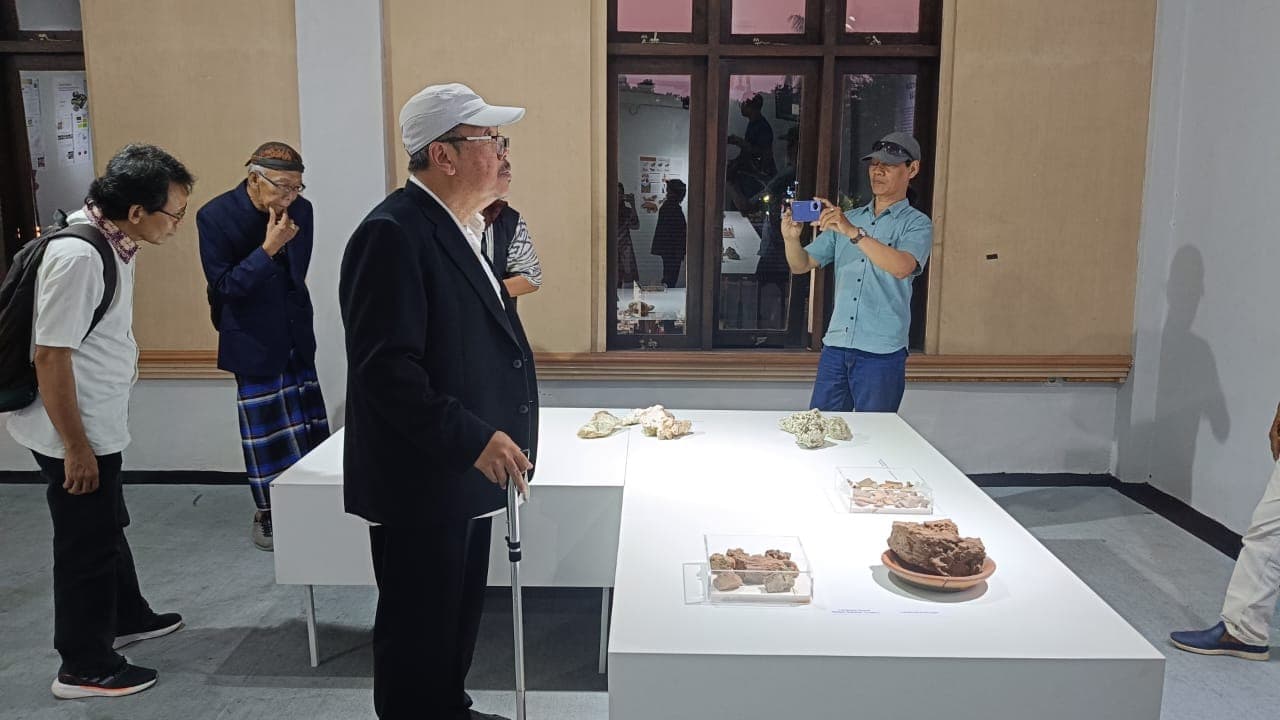 Menyusuri Jejak Gerabah Jawa dari Gosari hingga Kasongan Lewat Pameran Arik S. Wartono