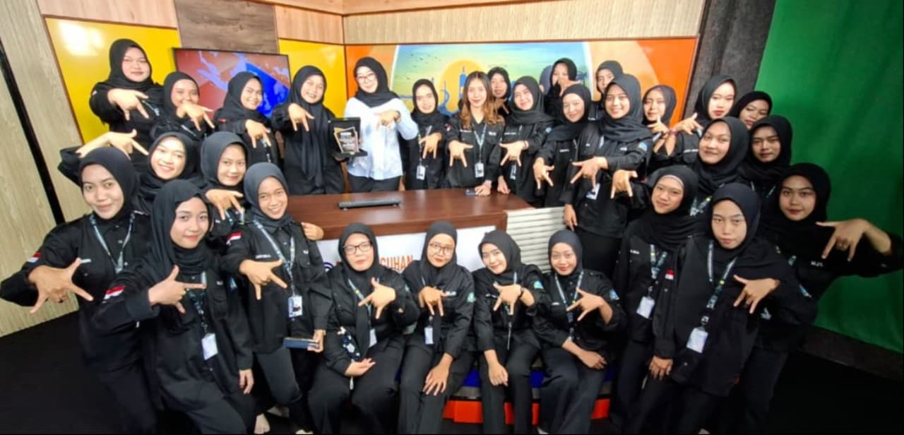 kunjungi-studio-jtv-mahasiswa-stkip-modern-ngawi-dalami-dunia-penyiaran