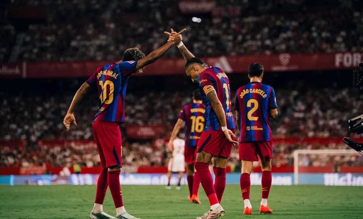 Hasil Liga Spanyol: Hattrick Raphinha ke Gawang Sevilla Bawa Barcelona Nyaman di Puncak Klasemen
