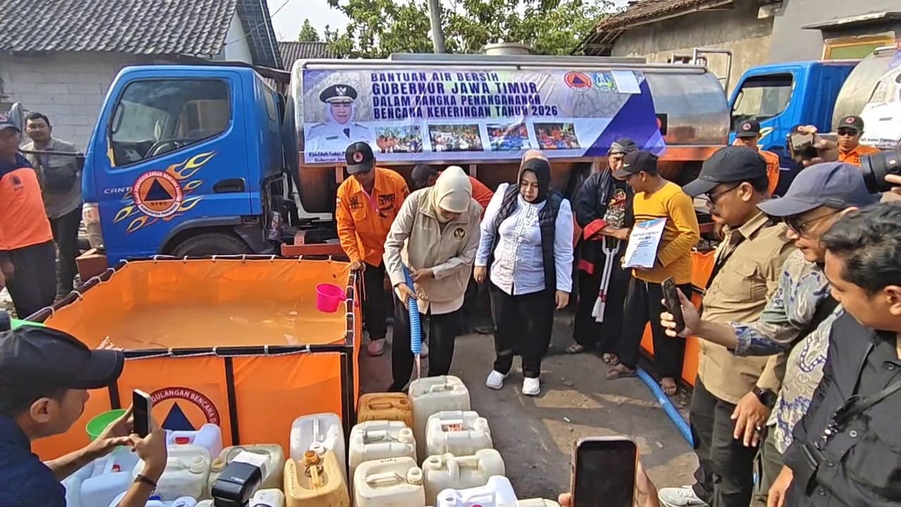 Tiga Bulan Krisis Air, Warga Pulung Ponorogo Dapat Dropping Air dari Pemprov Jatim
