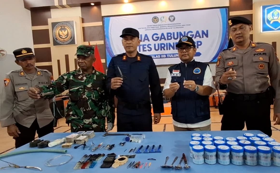 Kamar Warga Binaan Diubrak-Abrik, Petugas Gabungan Sita Silet Modifikasi hingga Palu di Lapas Tulungagung