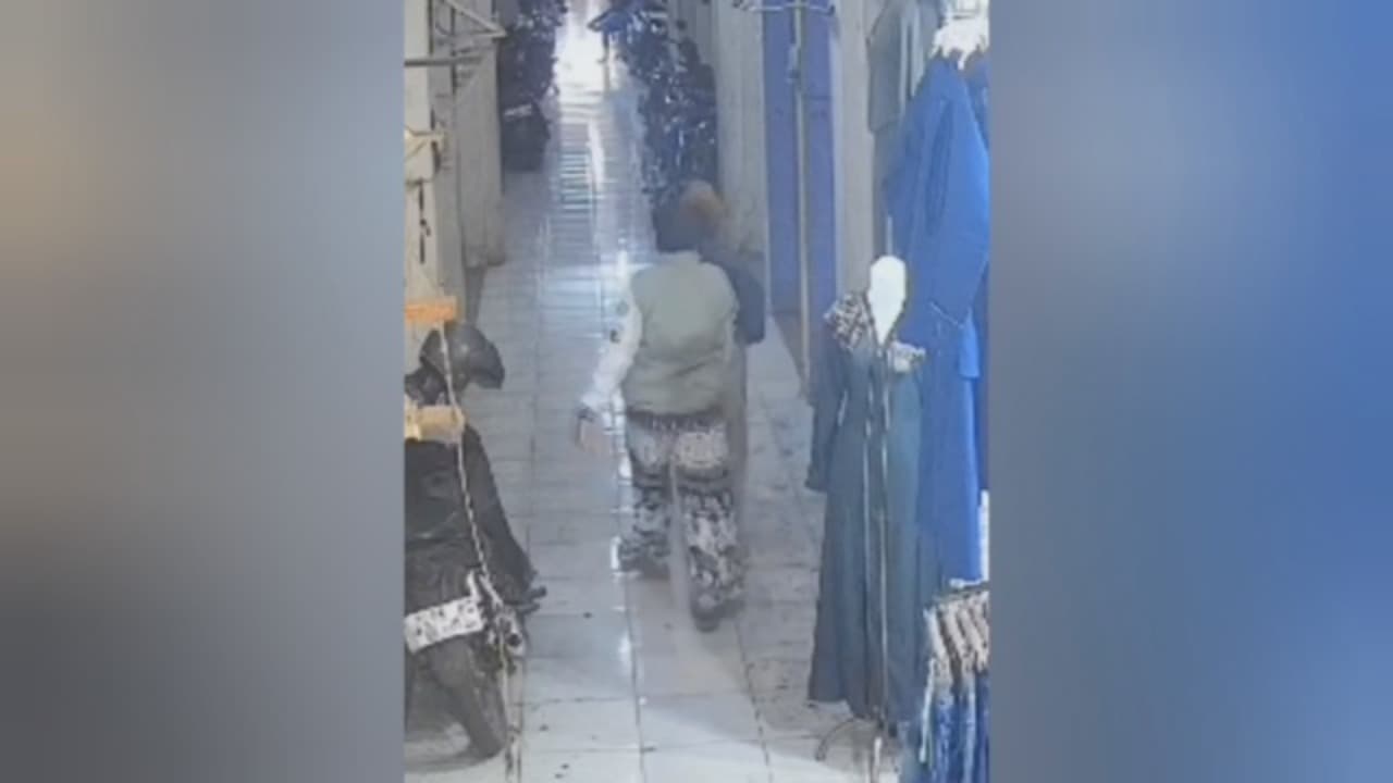 CCTV Bongkar Dugaan Dua Wanita Pencuri Baju