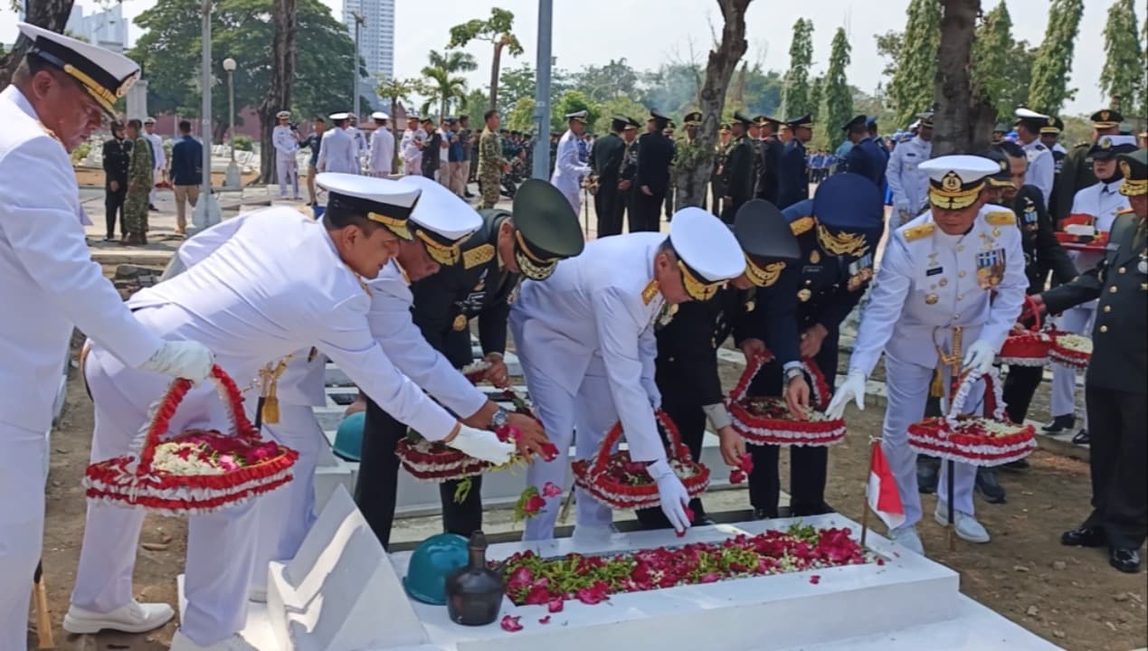 Peringati HUT ke-81, TNI Gelar Ziarah Nasional di TMP 10 November Surabaya