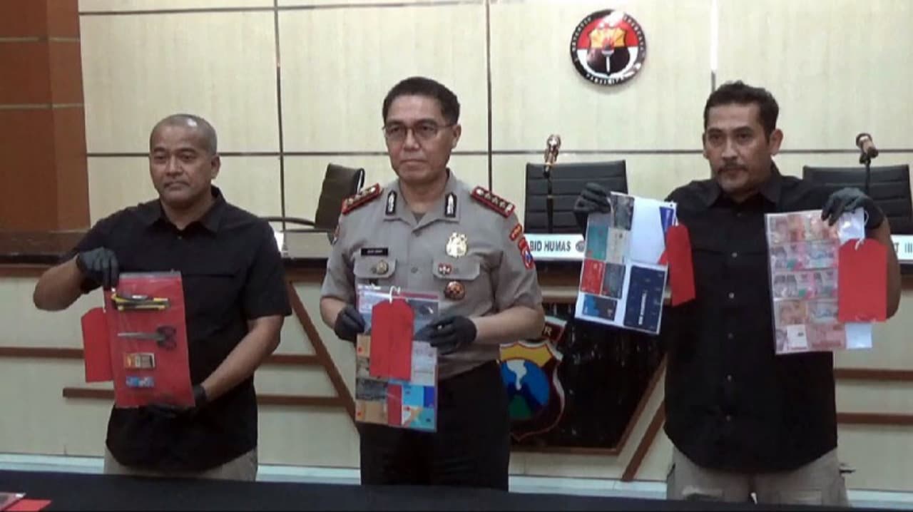 Polda Jatim Bongkar Sindikat Ganjal ATM Lintas Provinsi, Lima Tersangka Ditangkap
