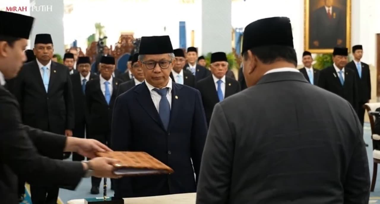 Rocky Gerung Resmi Masuk Wantimpres: Dari Pengkritik Menjadi Penasihat Presiden