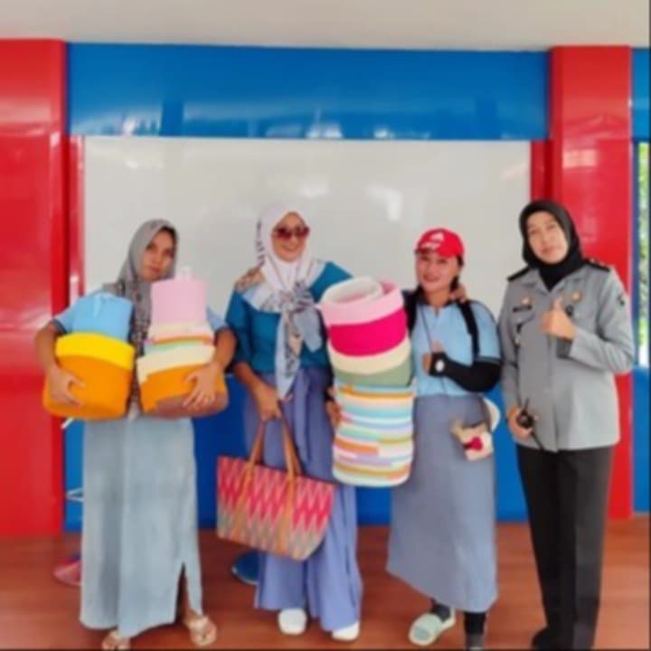 Hobi Rajut Jadi Bisnis, Kisah Sukses EKKYTA Tumbuh Bersama LinkUMKM BRI
