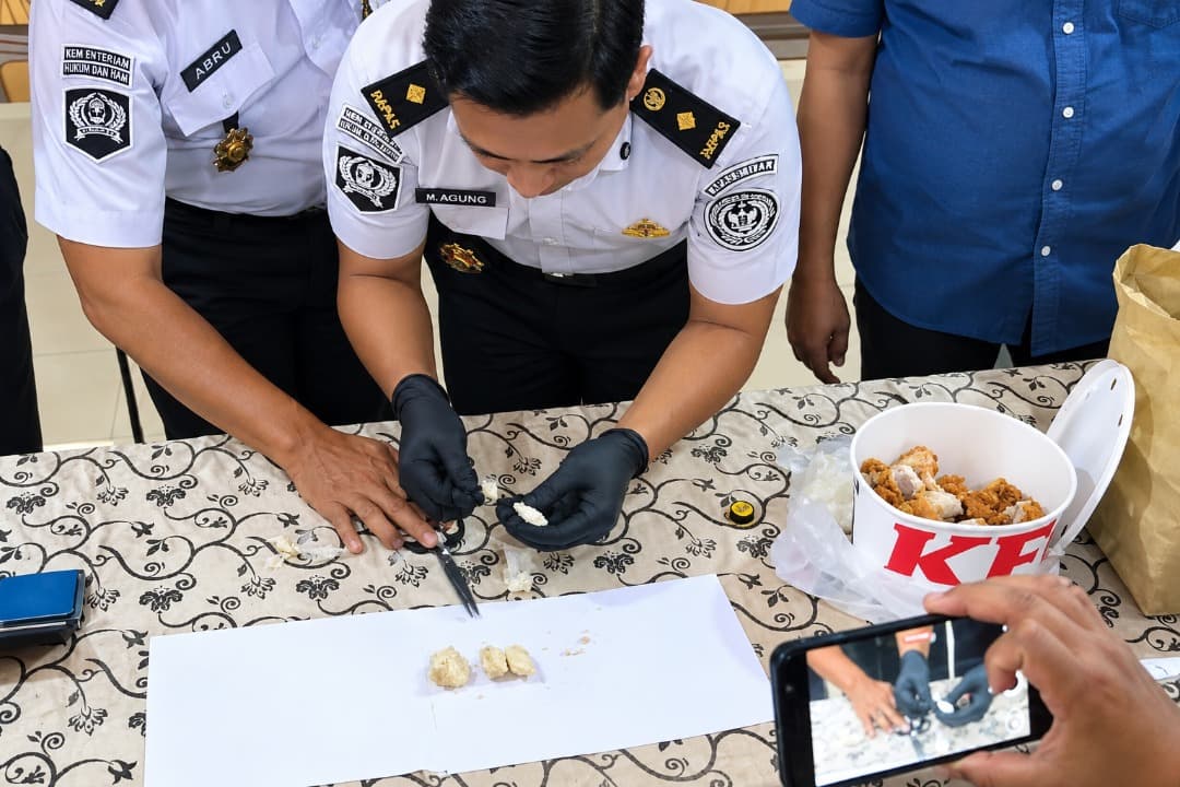 Ayam Goreng Isi Sabu, Nenek 62 Tahun Ditangkap di Lapas Surabaya