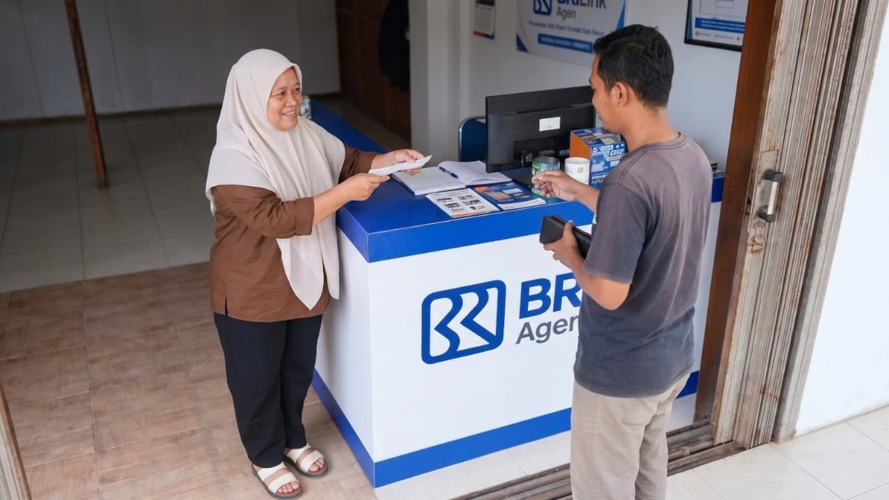 Dari Warung Kecil Jadi Andalan Warga, BRILink Agen Erni Layani 6.000 Transaksi per Bulan