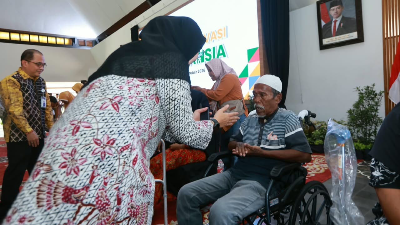 Bupati Ipuk Luncurkan Teman Lansia, Pastikan Warga Senior Rentan Tak Luput dari Layanan