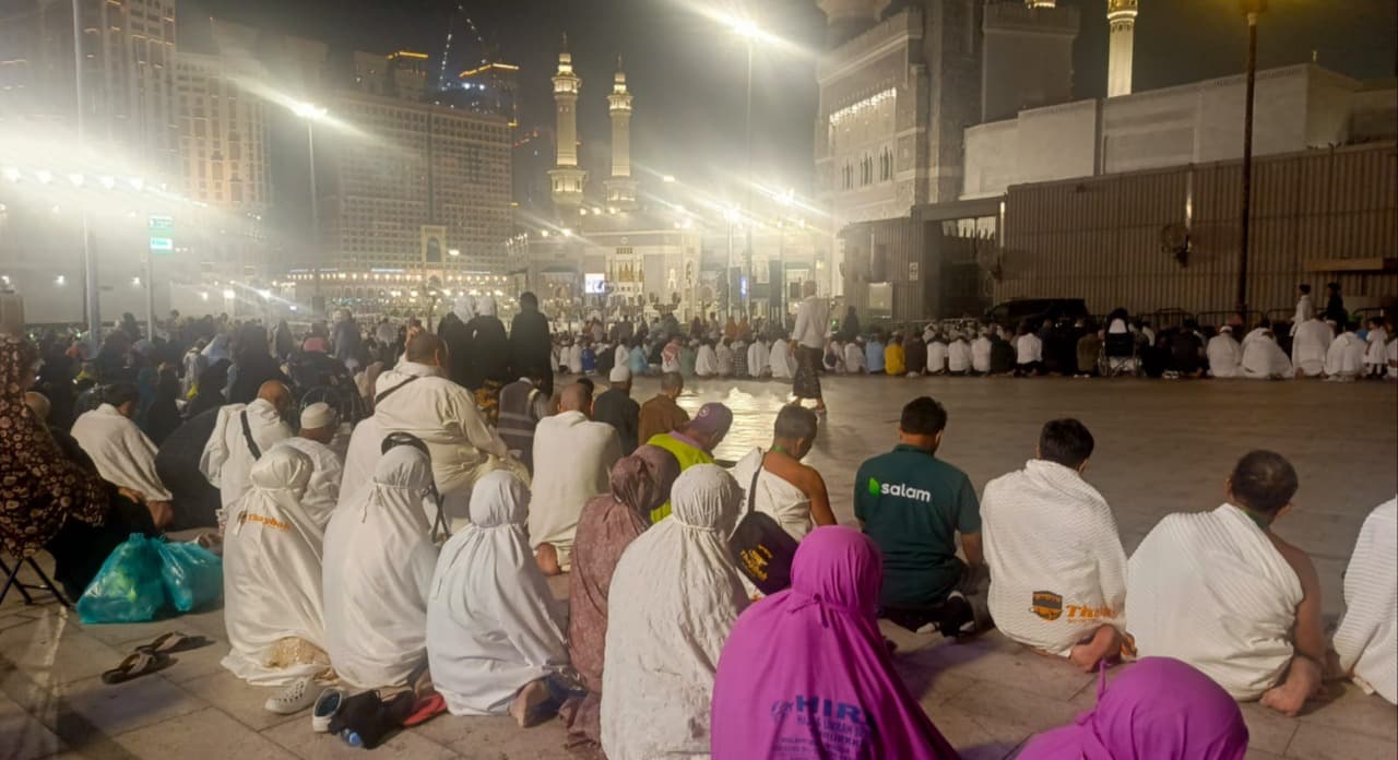 Jemaah Umrah di Makkah Tetap Khusyuk Beribadah di Tengah Memanasnya Konflik