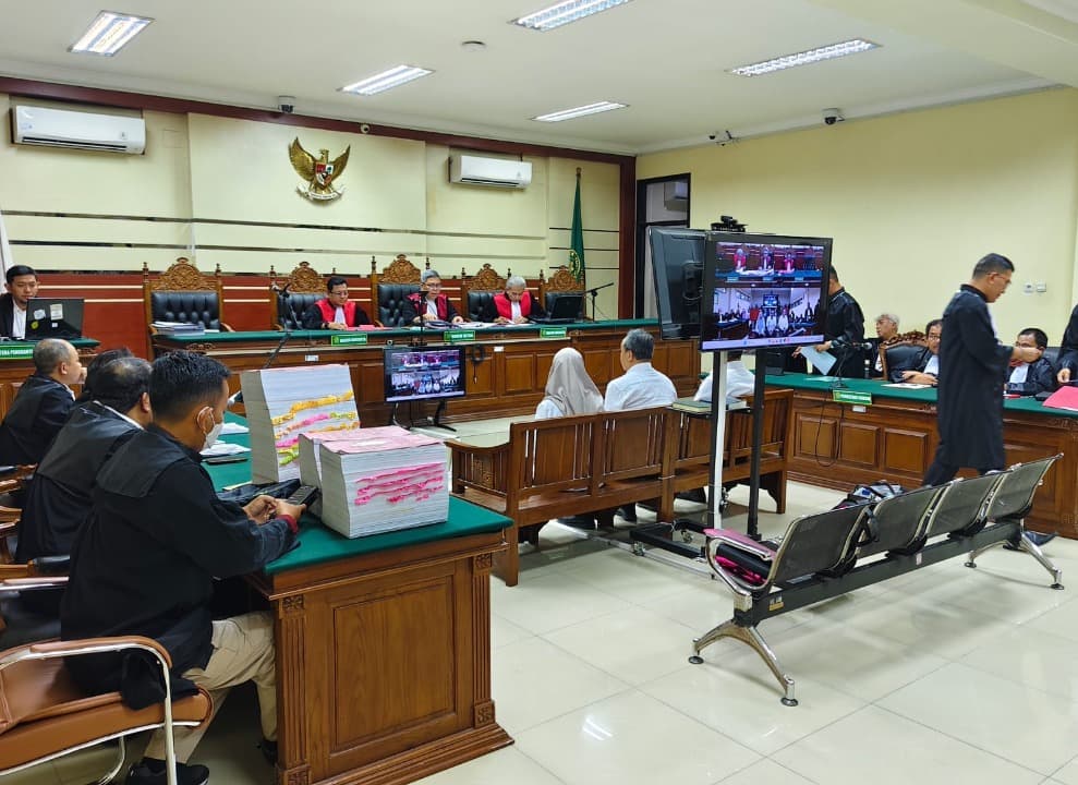 Tiga Terdakwa Korupsi Perizinan Tambang ESDM Jatim Jalani Sidang Dakwaan