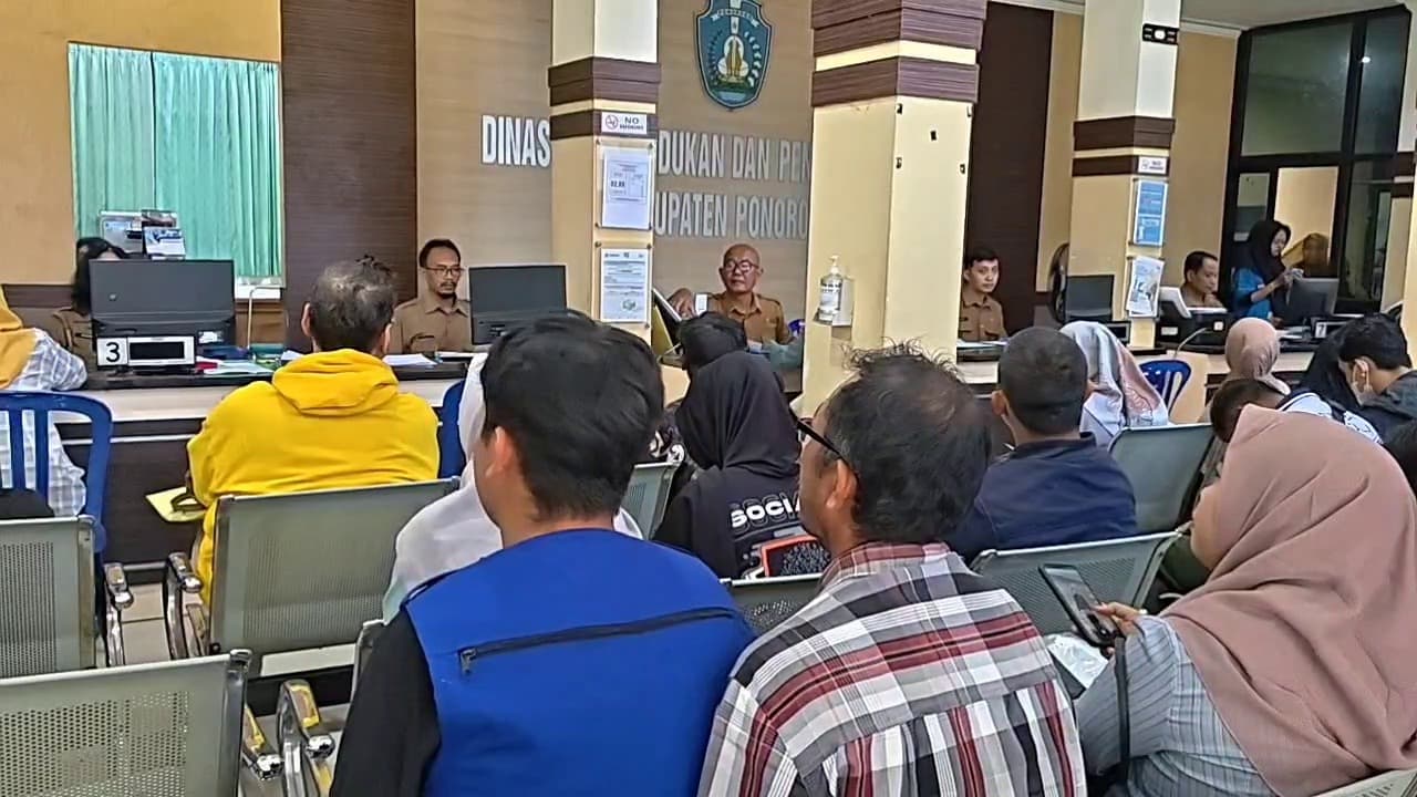 Antrean KTP Capai 500 Pemohon per Hari, Dispendukcapil Ponorogo Perluas Layanan ke Kecamatan